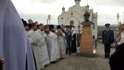 В Златоусте облили краской памятник Николаю II