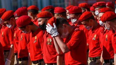"Это удар в сердце": юнармейцы попросили Беглова вернуть их на парад Победы