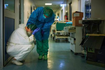 На выплаты медикам за борьбу с коронавирусом выделят еще 1 млрд рублей