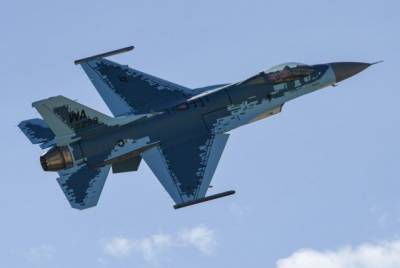Необходимо для учений: F-16 ВВС США покрасили так же, как российский Су-57