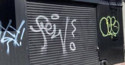 Граффити на еврейском магазине в Бруклине сравнили с Хрустальной ночью