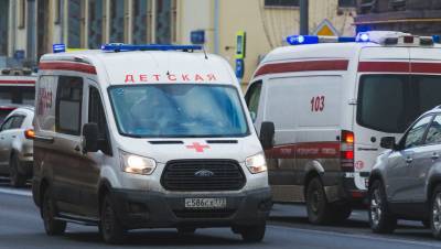 В Петербурге машина сбила четверых детей и двух взрослых