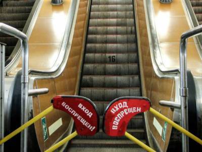 Двое пассажиров упали с эскалаторов в московском метро