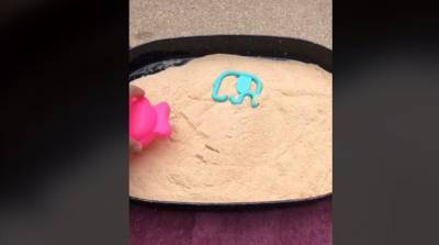 Женщина создала съедобный песок и впечатлила молодых мам – видео
