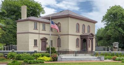 Частично возобновила работу одна из старейших синагог США