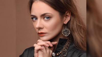Актриса Карина Разумовская возмутилась загорающими на газонах петербуржцами