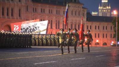 На Красной площади прошла первая ночная репетиция парада Победы.