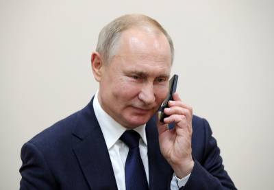 Путин рассказал, что внуки звонят ему на работу в Кремль