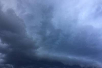 На Саратов надвигаются 15-километровые грозовые облака
