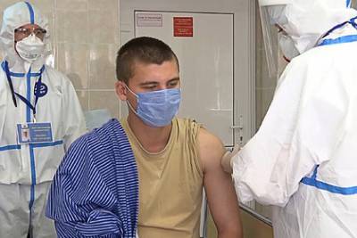 Доброволец рассказал о первой прививке российской вакциной от COVID-19