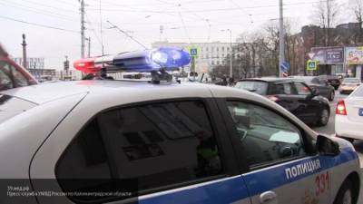 Полиция Москвы пытается прорваться к стрелку, забаррикадировавшемуся в квартире