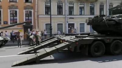 Из-за репетиции Парада Победы в центре Петербурга собрались пробки