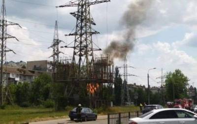 На видео попал момент взрыва электровышки в Киеве