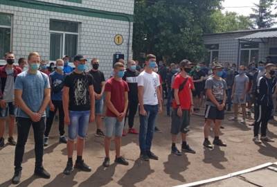 В Луганской области служить в армию отправили 74 призывника (фото)