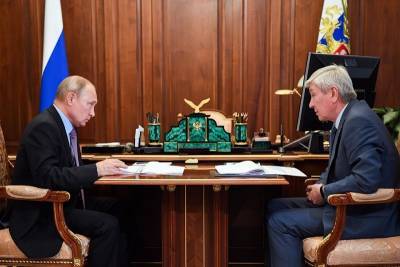 Путину рассказали об очистке Волги и зачистке банковского сектора