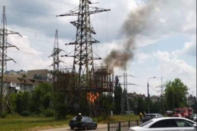 В Киеве часть города осталась без электричества из-за пожара: видео