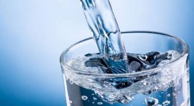 Ученые из Германии проверили, насколько полезно пить воду натощак