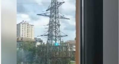 В Киеве взорвалась электровышка, момент попал на видео
