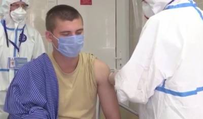 Опубликовано видео вакцинации людей от коронавируса в России