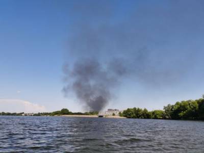 В жару чёрные клубы дыма снова окутали левый берег Воронежа
