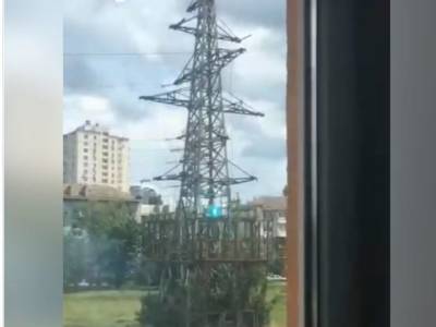 В Сеть появилось видео взрыва на электровышке в Киеве