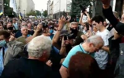 Сторонники Порошенко пришли под Офис президента