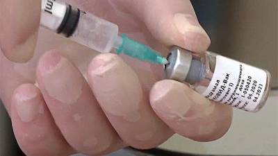 Вакцину от коронавируса введут еще 20 добровольцам на следующей неделе