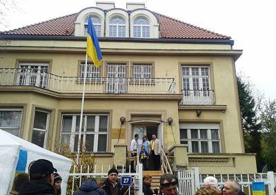 Посольство Украины потребовало от «Чешского радио» извинений за статью о Зеленском