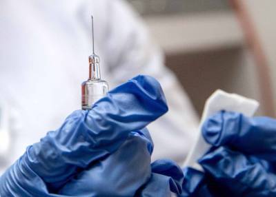 18 добровольцам ввели вакцину от коронавируса – Минздрав