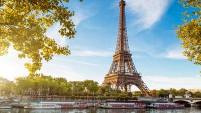 Во Франции откроют Эйфелеву башню, но попасть на нее смогут не все