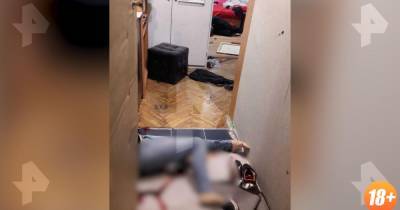 Видео: следователи осматривают квартиру после тройного убийства