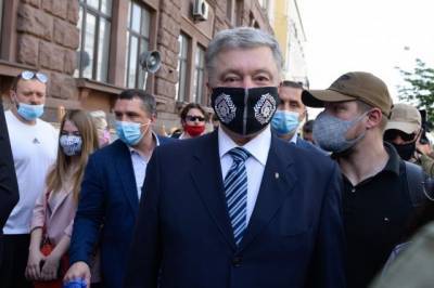 В Киеве суд отложил заседание по избранию меры пресечения Порошенко