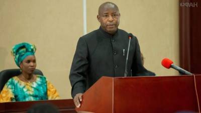 Избранный президент Бурунди досрочно вступил в должность после смерти бывшего главы страны