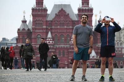 Российских мужчин попросили отказаться от шорт в жару