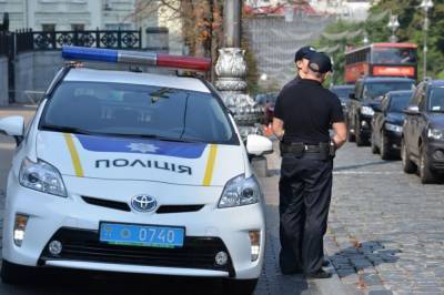 В Киеве пьяный дебошир ранил полицейского во время задержания