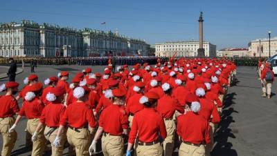 Юнармейцы выйдут на парад Победы в Петербурге вопреки запрету Смольного