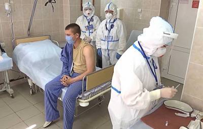 В Москве первым 18 добровольцам ввели вакцину от COVID-19