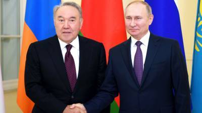 Путин направил телеграму Назарбаеву