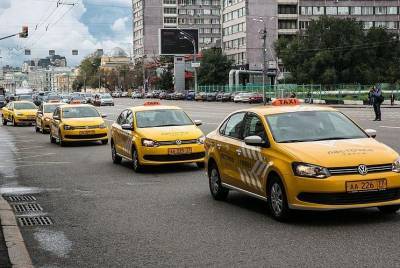 В Москве таксистов обязали дезинфицировать салон машины после каждого пассажира