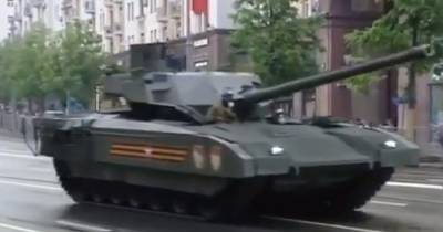 В центр Москвы вошли танки «Армата»