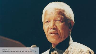 В Британии призвали снести памятник Нельсону Манделе
