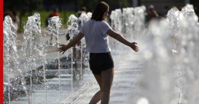 Синоптики рассказали, сколько простоит жара в Москве и Петербурге