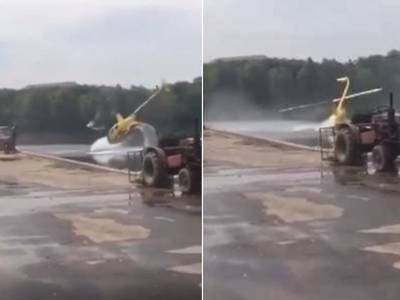 Невезучий пилот утопил свой вертолет в реке