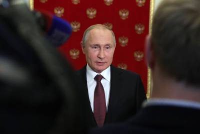 Путин пустил журналистов в свой секретный кабинет