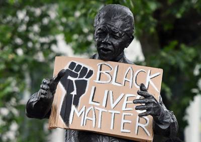 Старший юрист CPS призвала снести памятник Нельсону Манделе
