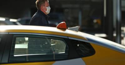 Московские таксисты начнут обеззараживать машины после каждого клиента