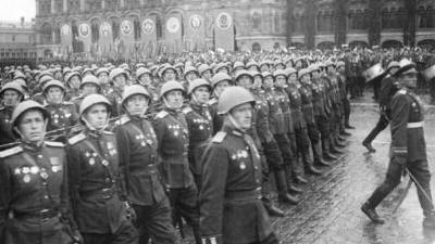 Минобороны РФ опубликовало архивные фото Парада Победы 1945 года
