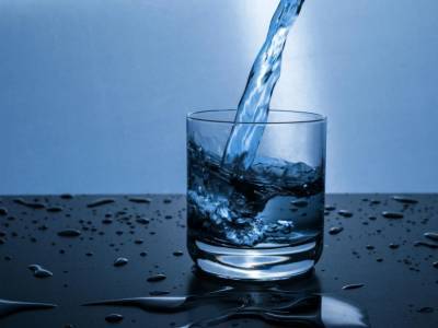 Эксперты рассказали о пользе стакана воды натощак