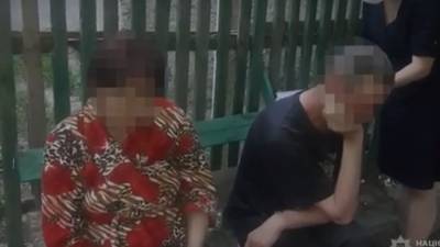 На Украине родители держали 11-летнюю дочь на цепи