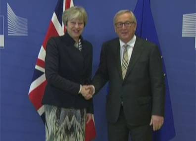 Премьер-министр Великобритании обсуждает с председателем Еврокомиссии вопросы Brexit